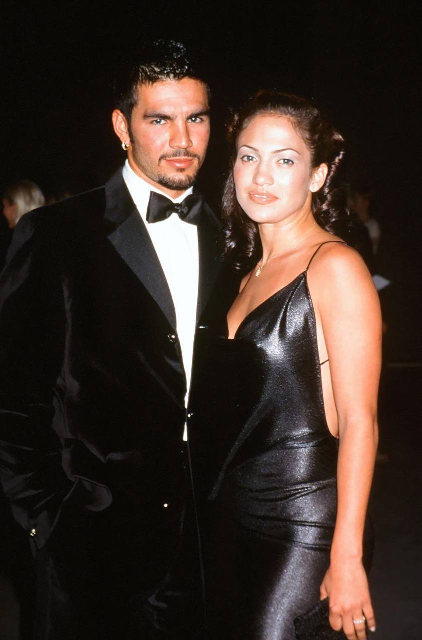 Дженнифер Лопес дала понять, что бельё телесного цвета ей очень идет